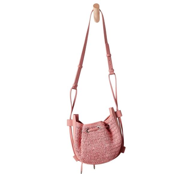 FREE PEOPLE RAFFIA CABANA CROSSBODY VEGAN  IN VINTAGE PINK NEW WITHOU TAGS - Picture 3 of 8